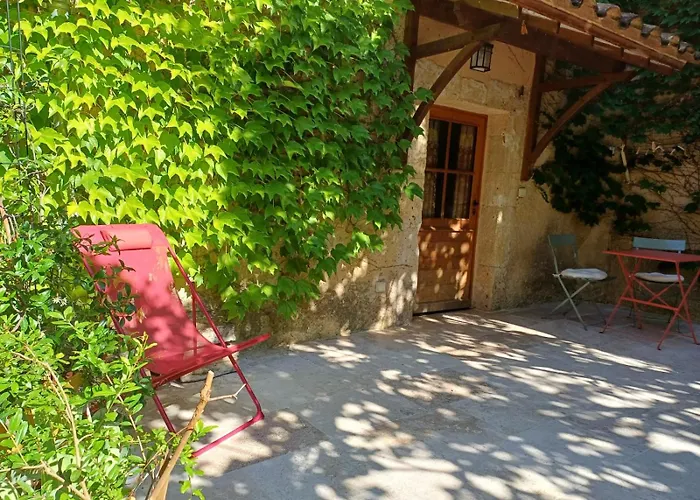 Guest house Charmante Maisonnette Au Mas Du Sauvage Saint-Laurent-des-Arbres